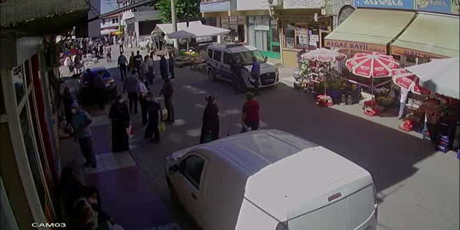 80'lik kardeşlerin baltalı kavgası güvenlik kamerasına yansıdı