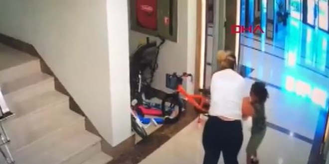 Köpeğini sevdi diye çocuğa saldırdı