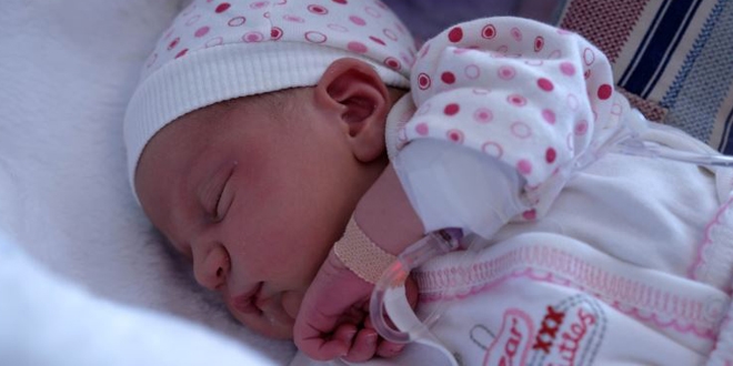 2 günlük bebeği sokağa terk ettiler