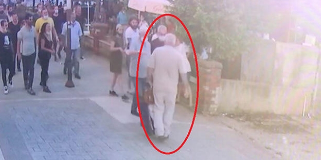 Kad�nlara b��ak �ekti, vatanda� tepki g�sterince polise s���nd�