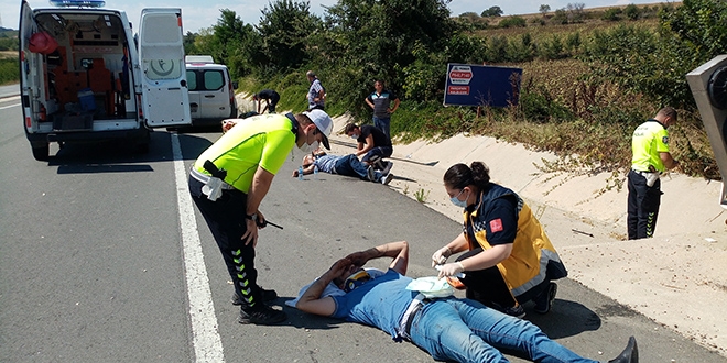 Trafik amiri yaral�n�n ba��na g�ne� ge�mesin diye ba��nda bekledi