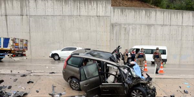 Tokat'ta tır ile otomobil çarpıştı: 3 ölü, 5 yaralı