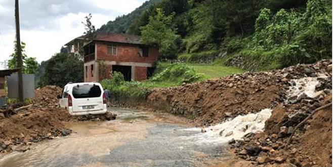 Rize'deki şiddetli yağış: 2 kişi yaralandı