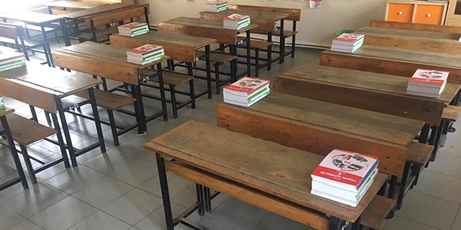 Ders kitapları okullara dağıtıldı