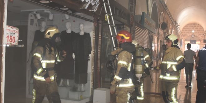 Bursa'da tarihi kapalı çarşıda yangın çıktı