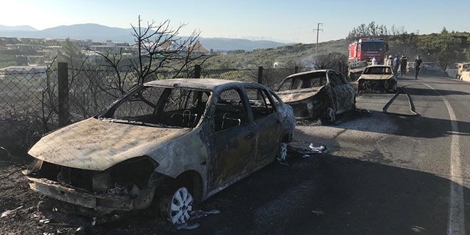 İzmir'de feci yangın: 50 araç kullanılamaz hale geldi