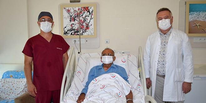 Akciğeri temizlenip, kendisine tekrar nakil edildi