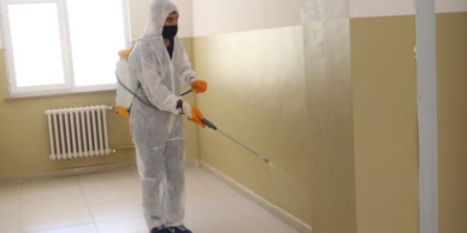 Ba�kentte okullar dezenfekte ediliyor