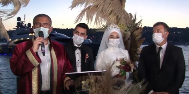 Sa�l�k �al��an� 10 �ift birlikte d�nyaevine girdi