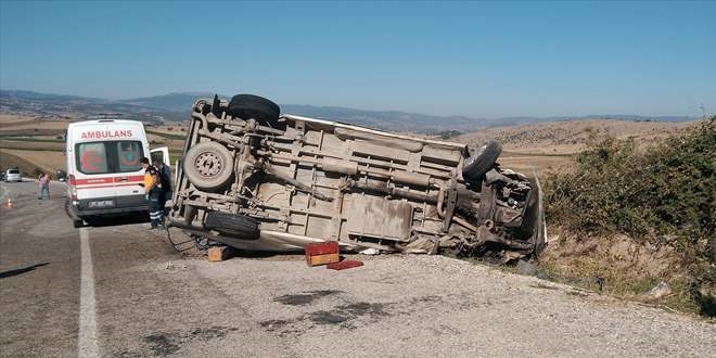 Samsun'da yolcu minibüsü ile kamyon çarpıştı: 1 ölü, 6 yaralı