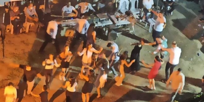 Yer Ankara: Maske yok, sosyal mesafe yok