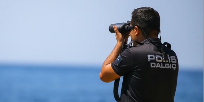 Herke Adası açıklarında 80 göçmeni taşıyan bot battı