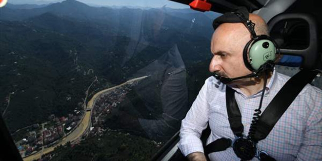 Bakan Karaismailoğlu, Giresun'da selden etkilenen bölgeleri havadan inceledi