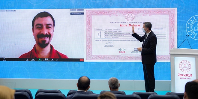 'Öğretmenlerimizin dijital becerilerinde inanılmaz artış oldu'