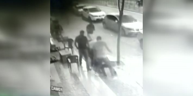 Balkonda oynayan çocuk, kaldırımda oturan kişinin üzerine böyle düştü