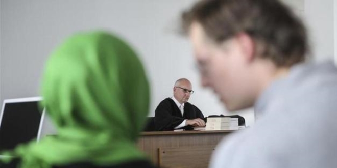 Almanya'da bartl retmenin hukuk zaferi