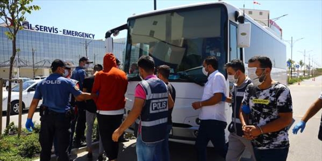 'Ben Valiyim' diyerek 1 milyon dolandıran, biri uzman çavuş olan çete çökertildi