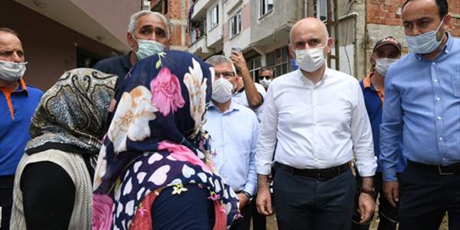 Bakan Karaismailoğlu, Giresun'da selin etkili olduğu bölgelerde incelemelerde bulundu