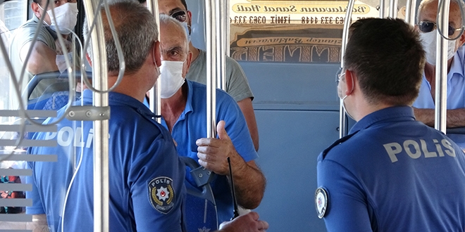 Binmesinin yasak olduğu halk otobüsünden inmeyince polis devreye girdi