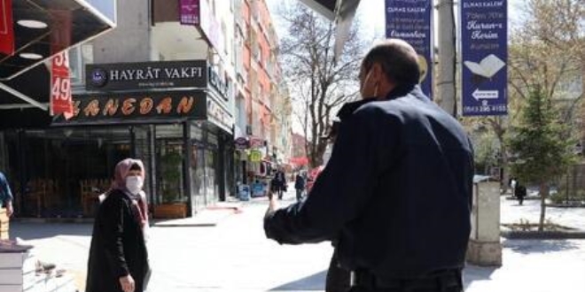 Emniyet Müdürü operasyona katıldı, vatandaşları virüse karşı uyardı