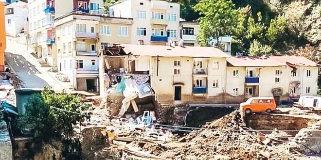 Çevre ve Şehircilik Bakanı Murat Kurum, Dereli'de incelemelerini sürdürdü