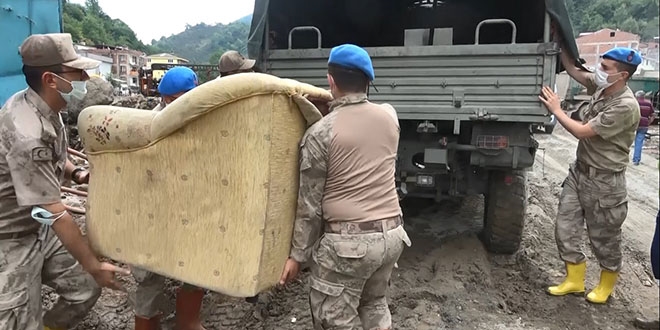 Giresun'da askerlerin selzedelere desteği devam ediyor
