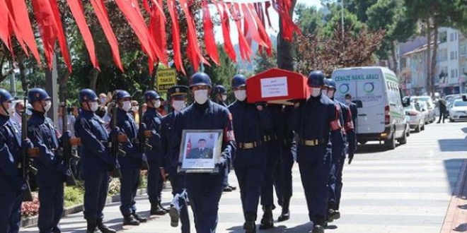 Şehitlerimizi son yolculuklarına uğurladık