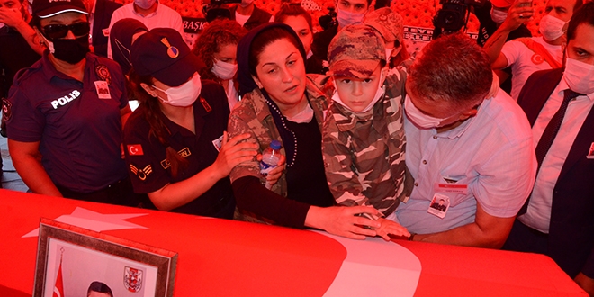 Şehit annesi yürekleri dağladı: Evladıma söz verdim, ağlamayacağım