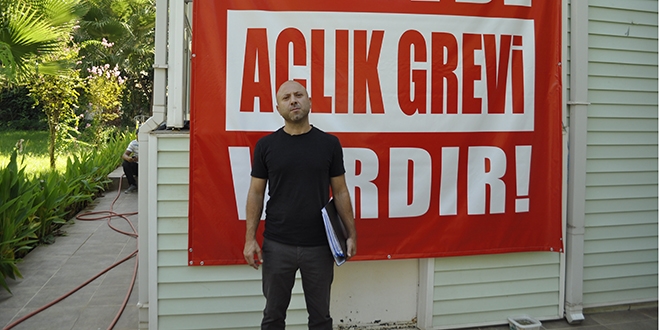 G�r�lt�den uyuyamay�nca a�l�k grevi ba�latt�