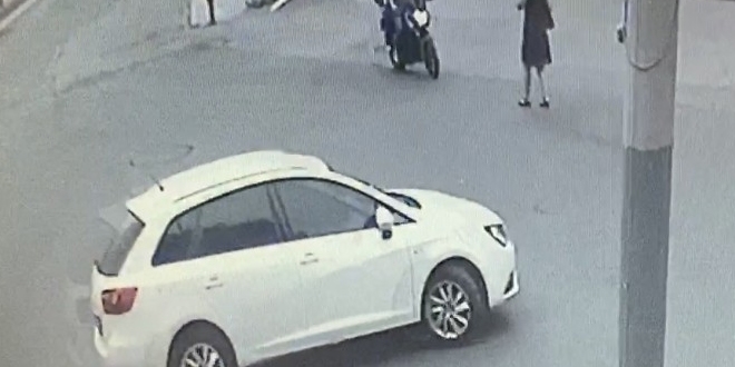 İstanbul'un göbeğinde genç kadına kapkaç dehşeti kamerada