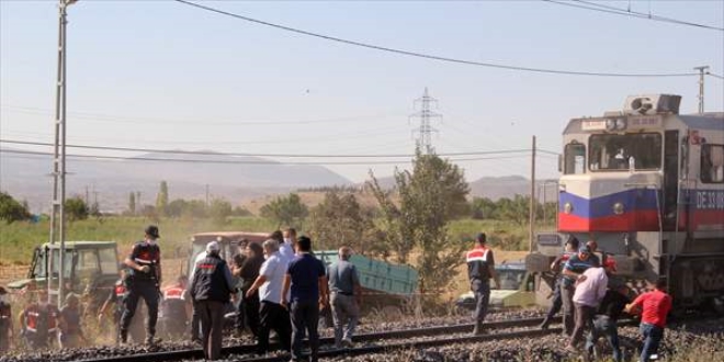 Kayseri'de lokomotifin çarptığı iki çocuktan biri öldü, diğeri yaralandı