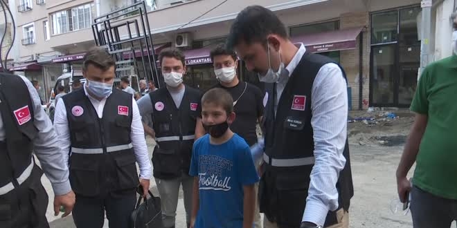 Bakan Kurum sel sularında bisikleti kaybolan çocuğun yüzünü güldürdü