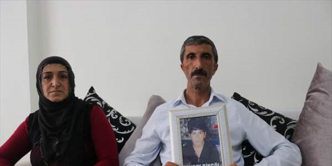 Dağa kaçırılan oğulları için 'evlat nöbeti' tutuyorlar