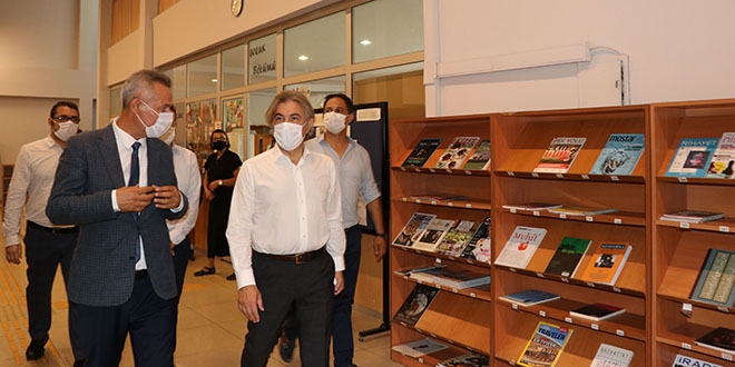Bakanlığın 'AVM'lerde kütüphane' çalışması sürüyor