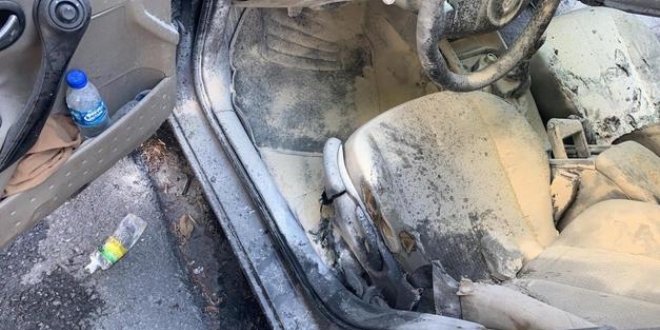 Çıkarıldığını öğrenince iş yerinin aracını ateşe verdi