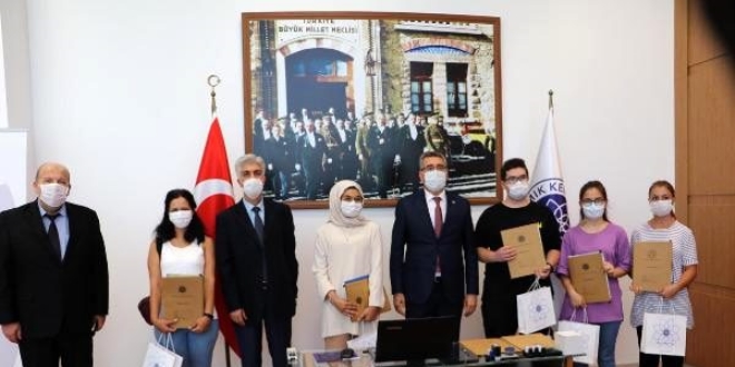 NKÜ'de ilk kayıtları Rektör Mümin Şahin yaptı