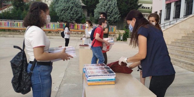 Bakan Selçuk'tan 'ücretsiz ders kitapları' açıklaması