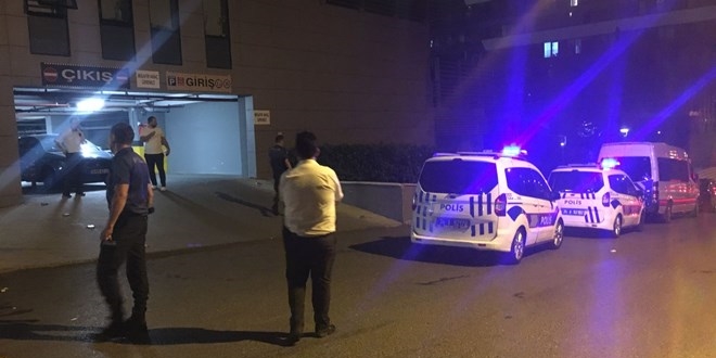 Gaspçılar, polisi ve güvenlik görevlisini bıçakladı