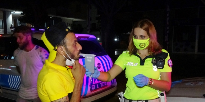Polis maske ve trafik denetimi yaptı, maskeli sürücü bulamadı