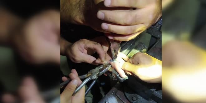 Parmağı pencere kilidine sıkışan çocuğun imdadına itfaiye yetişti