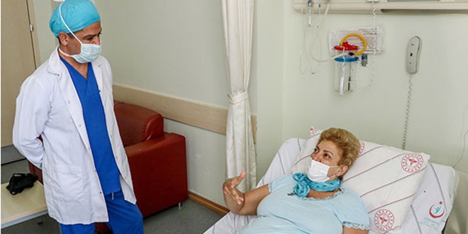 Türkiye'de ilk, dünyada 3'üncü kez uygulanan ameliyat ile 1 günde ayağa kalktı