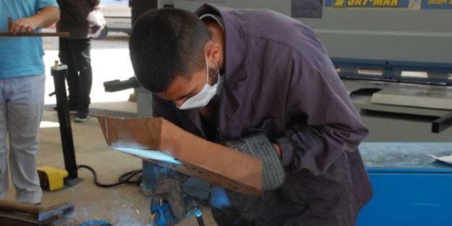 Meslek liseliler hem �retip hem kazan�yor
