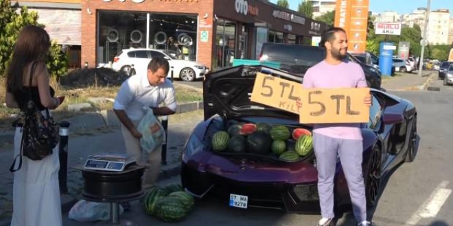 Karpuz satışı yapılan lüks otomobil trafikten men edildi