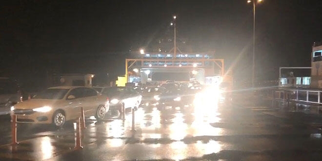 Korku dolu anlar: Feribot karaya oturdu