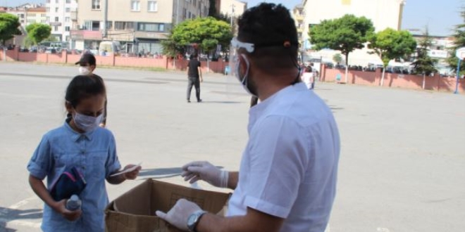 Bursluluk sınavına yaklaşık 1 milyon 300 bin öğrenci katıldı