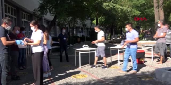 KPSS'ye yetişemeyince sinirlenip giriş kağıdını çöpe attı