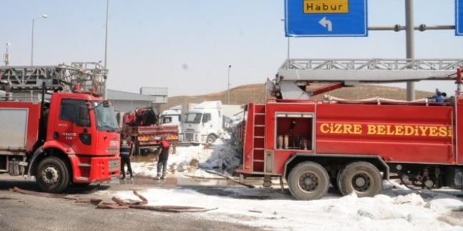 Şırnak'ta freni boşalan tır, önündeki tıra çarptı: 3 ölü