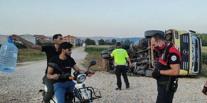 Kazayı izlerken şoka uğradılar: Bin 800 TL ceza yediler!
