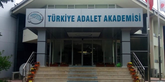 Yetkisi değişen hakim ve savcılar için uzaktan meslek içi eğitim başladı
