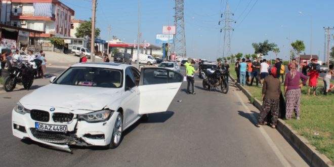 Antalya'da otomobil ile yunus timleri çarpıştı: 2 yaralı